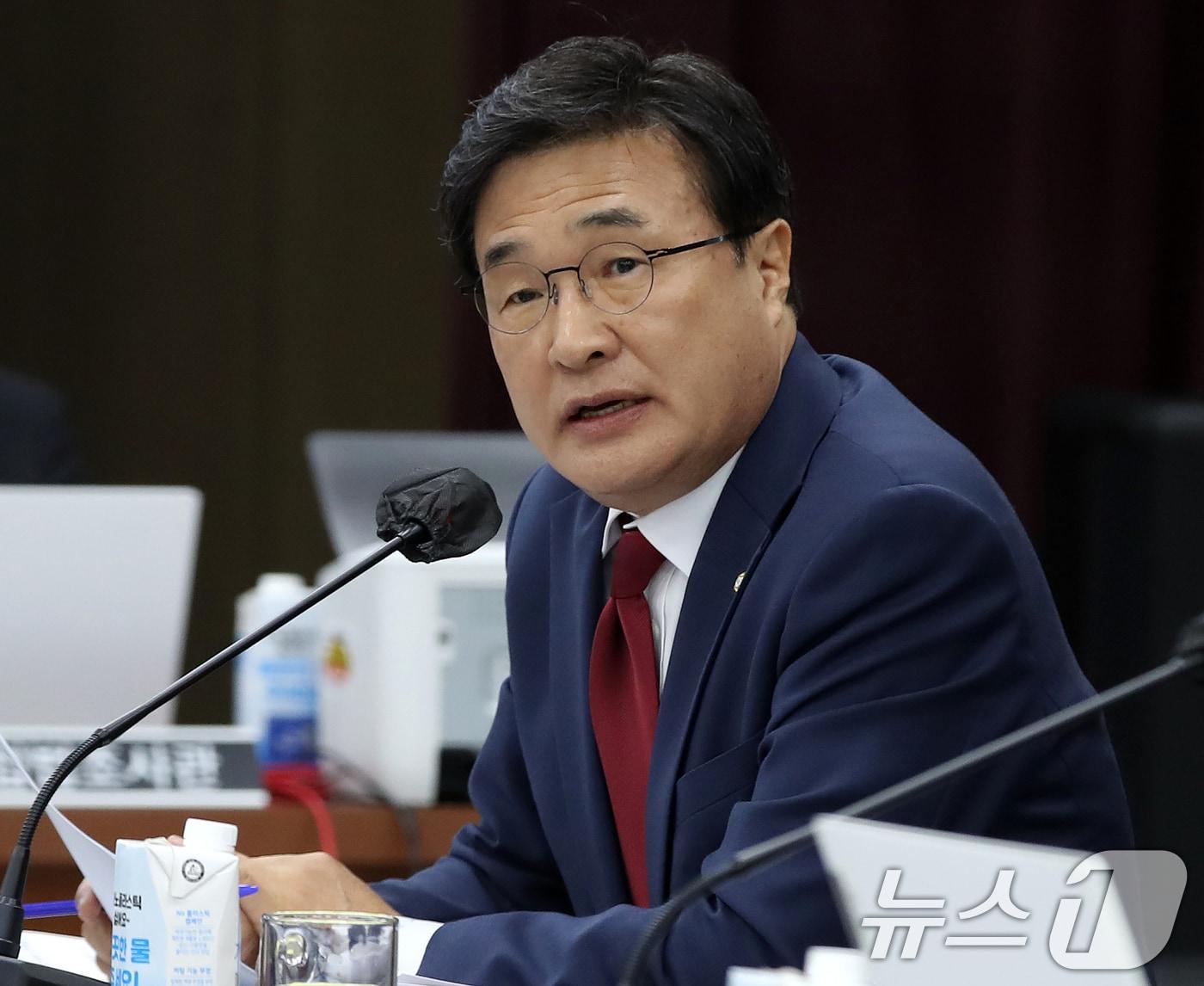 본문 이미지 - 김대식 국민의힘 의원이 23일 경남 창원 성산구 경남교육청에서 열린 국회 교육위원회의 경상국립대, 부산대, 경상국립대병원, 부산대병원, 부산대치과병원에 대한 국정감사에서 질의하고 있다. 2025.10.23/뉴스1 ⓒ News1 윤일지 기자