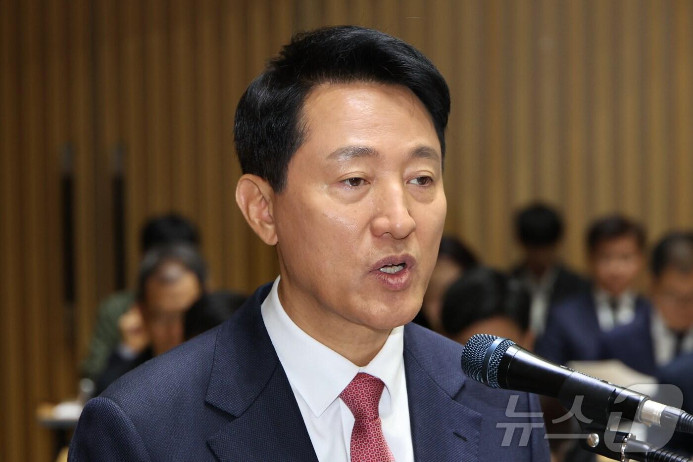 오세훈 서울시장이 23일 서울 중구 서울시청에서 열린 국회 행정안전위원회의 서울시에 대한 국정감사에서 업무보고를 하고 있다. (공동취재) 2025.10.23/뉴스1 ⓒ News1 황기선 기자