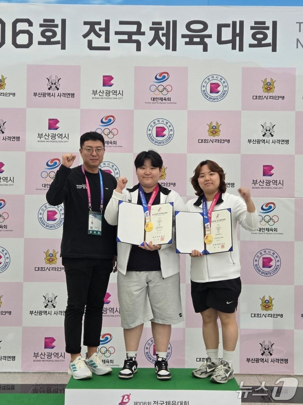 본문 이미지 - 제106회 전국체전에서 전북도가 사격 여자 단체에서 금메달을 획득하는데 힘을 보탠 임실군청 사격팀.(임실군제공. 재판매 및 DB금지)2025.10.23/뉴스1