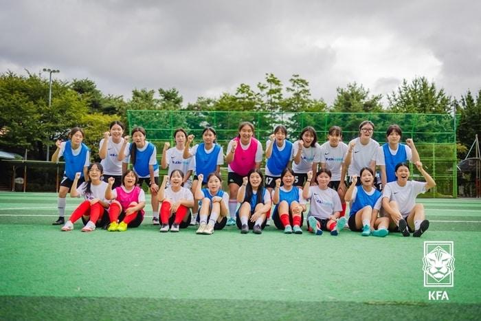 본문 이미지 - 여학생 축구교실 킥키타카FC 모습. (대한축구협회 제공)