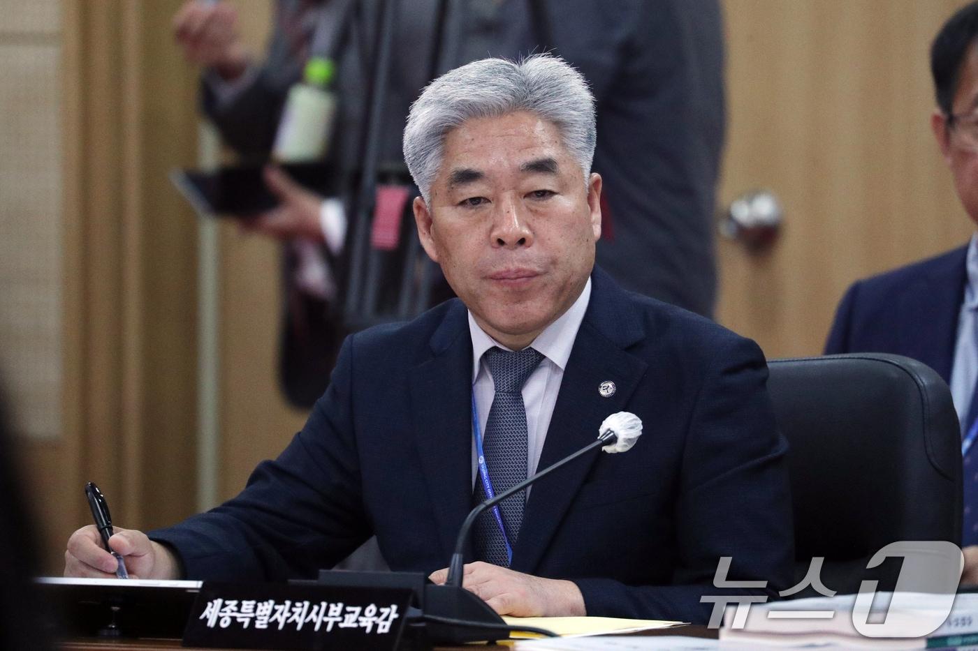 천범산 세종교육청 부교육감(교육감 대행)이 23일 오후 충북대학교 개신문화관에서 열린 국회 교육위원회의 대전·세종·충북·충남교육청에 대한 국정감사에서 질문을 듣고 있다. 2025.10.23/뉴스1 ⓒ News1 김용빈 기자