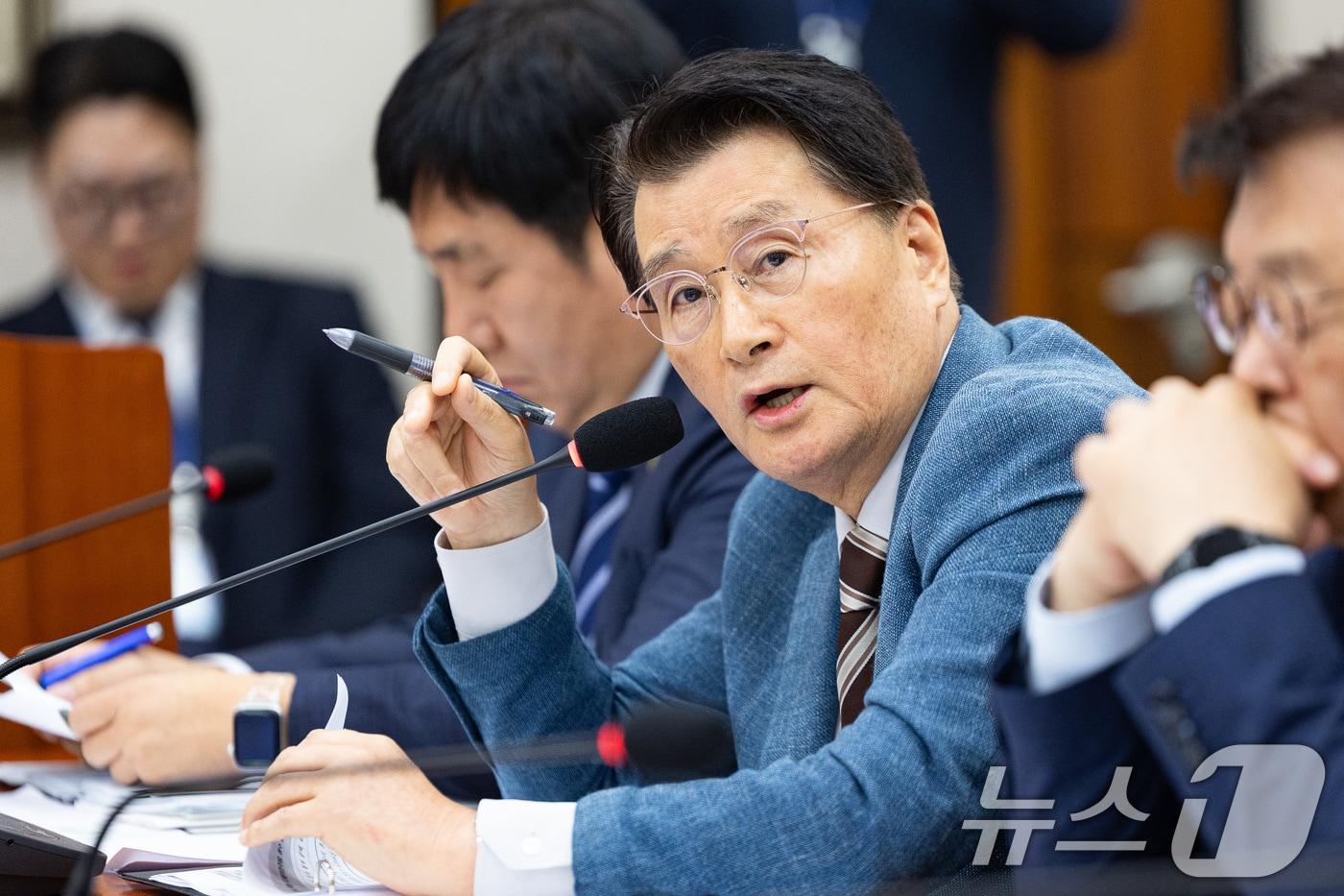 유종필 창업진흥원장이 23일 서울 여의도 국회에서 열린 산업통상자원중소벤처기업위원회의 중소벤처기업진흥공단 등에 대한 국정감사에서 의원 질의에 답하고 있다. 2025.10.23/뉴스1 ⓒ News1 유승관 기자