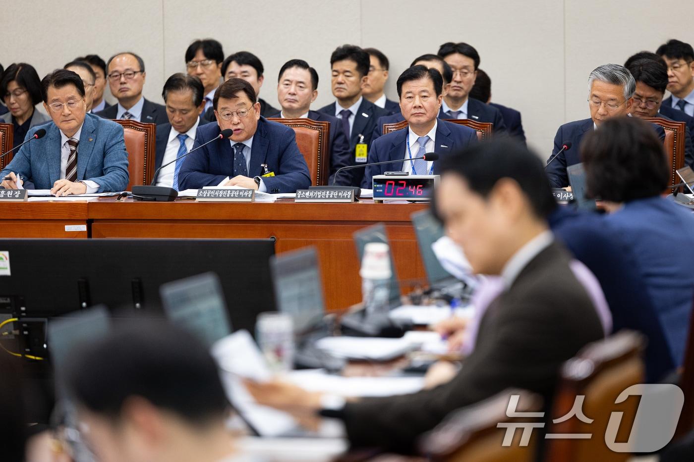 박성효 소상공인시장진흥공단 이사장이 23일 서울 여의도 국회에서 열린 산업통상자원중소벤처기업위원회의 중소벤처기업진흥공단 등에 대한 국정감사에서 의원 질의에 답하고 있다. 2025.10.23/뉴스1 ⓒ News1 유승관 기자