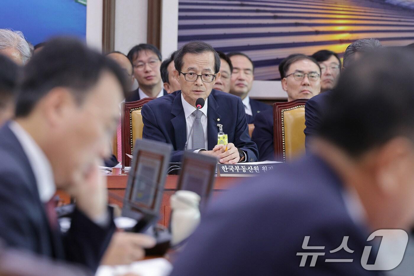 손태락 한국부동산원장이 23일 서울 여의도 국회에서 열린 국토교통위원회 한국부동산원 등에 대한 국정감사에서 의원 질의에 답변하고 있다. 2025.10.23/뉴스1 ⓒ News1 신웅수 기자
