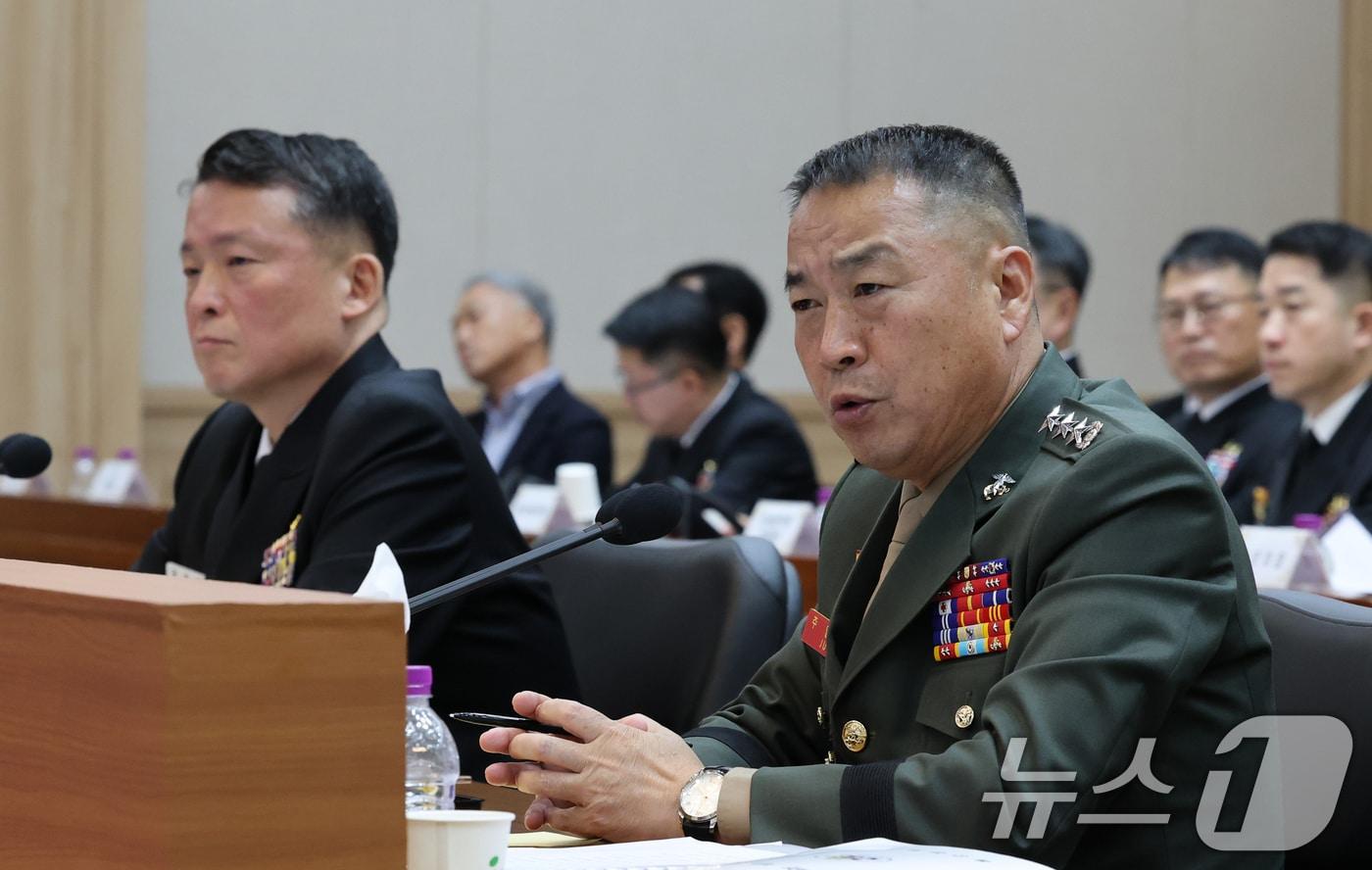 주일석 해병대사령관이 23일 충남 계룡대에서 열린 국회 국방위원회의 해군본부에 대한 국정감사에서 위원 질의에 답변하고 있다. ⓒ News1 김기태 기자