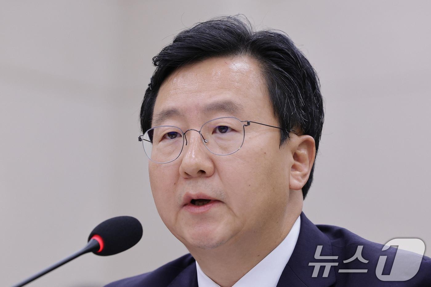 정진우 서울중앙지검장이 23일 서울 여의도 국회 법제사법위원회에서 열린 서울고등검찰청·서울중앙지방검찰청 등에 대한 국정감사에서 인사말을 하고 있다. 2025.10.23/뉴스1 ⓒ News1 신웅수 기자