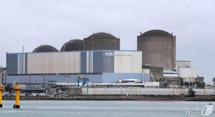 본문 이미지 - 사진 오른쪽부터 고리1, 2, 3, 4호기. 2024.5.7/뉴스1 ⓒ News1 윤일지 기자