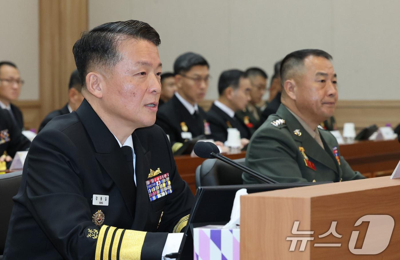 강동길 해군참모총장이 23일 충남 계룡대에서 열린 국회 국방위원회의 해군본부에 대한 국정감사에서 위원 질의에 답변하고 있다. 2025.10.23/뉴스1 ⓒ News1 김기태 기자