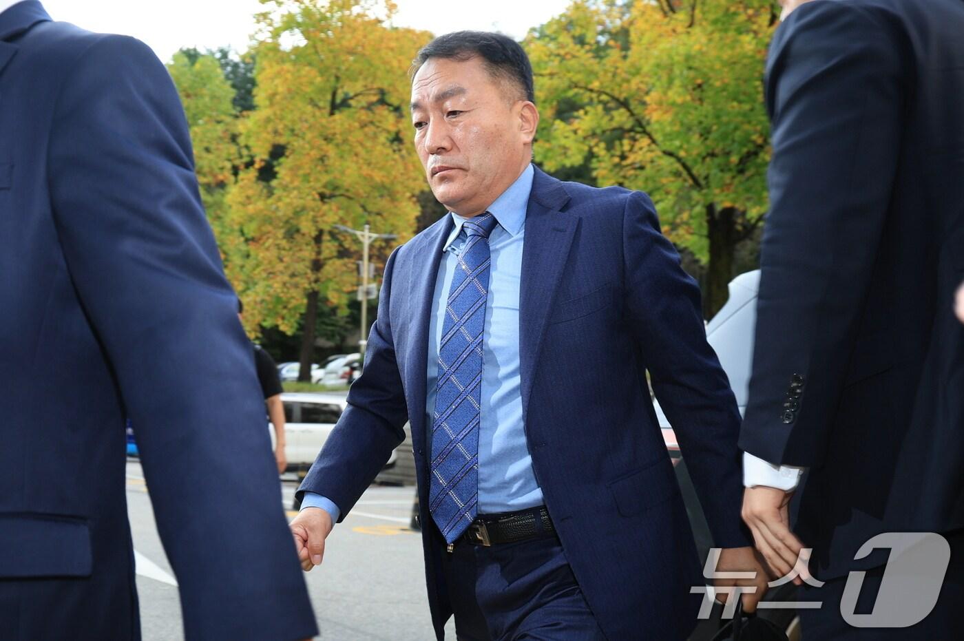 채상병 순직 및 수사 외압·은폐 의혹의 핵심 피의자인 김계환 전 해병대 사령관이 23일 오후 서초구 서울중앙지방법원에서 열린 구속 전 피의자 심문(영장실질심사)에 출석하고 있다. 2025.10.23/뉴스1 ⓒ News1 김진환 기자