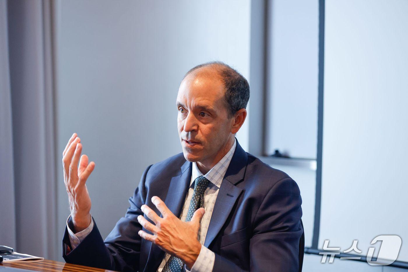 크리스 리헤인 오픈AI 글로벌 대외협력 총괄이 서울 중구 더플라자호텔에서 열린 미디어행사에서 발언하고 있다.&#40;오픈AI 제공&#41;