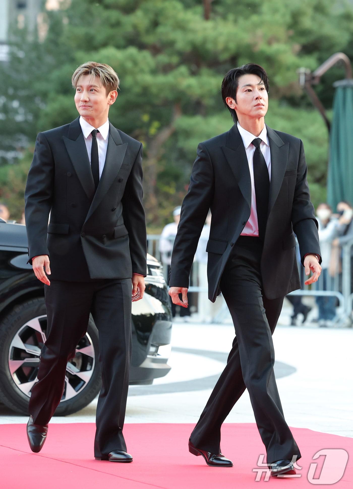 본문 이미지 - 동방신기 최강창민과 유노윤호&#40;오른쪽&#41; 2025.10.23/뉴스1 ⓒ News1 권현진 기자