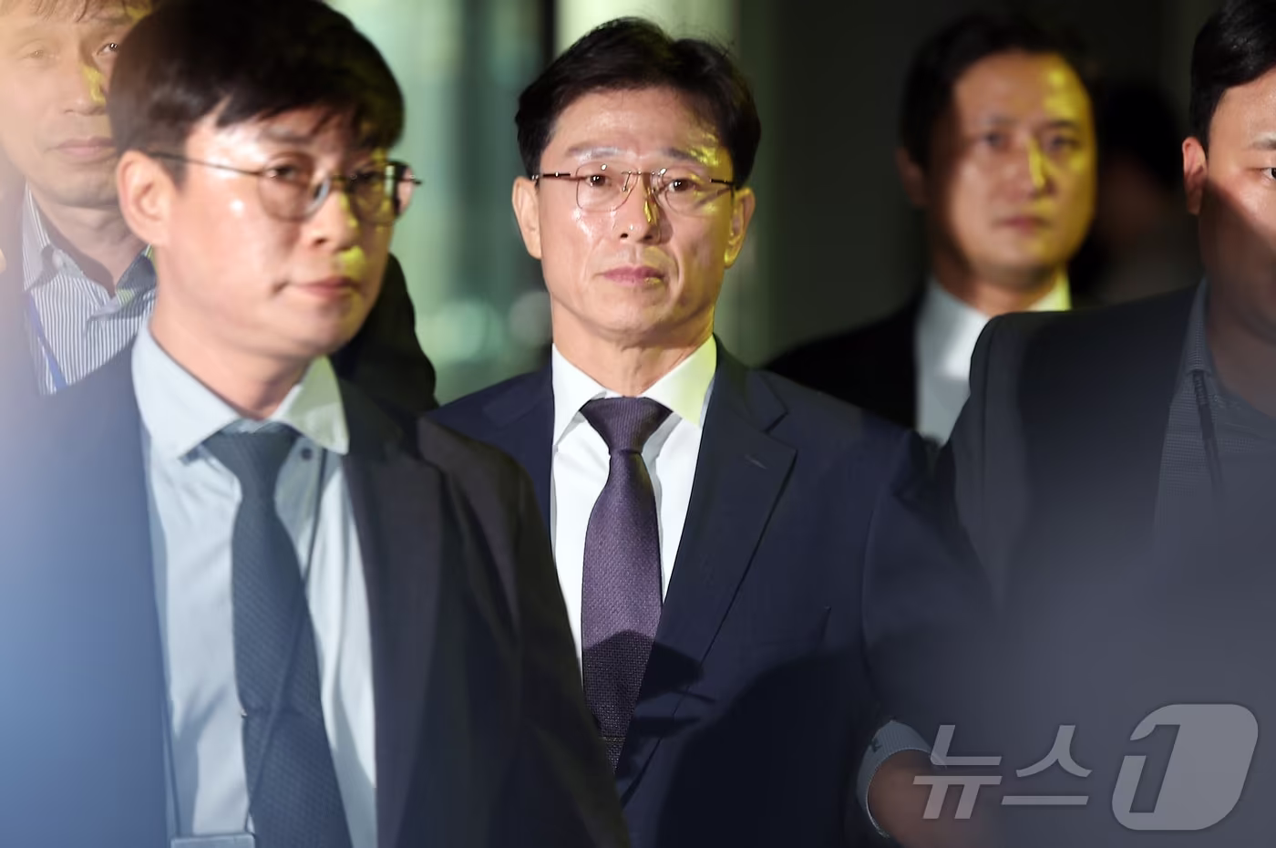 채상병 순직 및 수사 외압·은폐 의혹의 핵심 피의자인 임성근 전 해병대 1사단장이 23일 오후 서초구 서울중앙지방법원에서 열린 구속 전 피의자 심문&#40;영장실질심사&#41;을 마친 뒤 법원을 빠져나가고 있다. 2025.10.23/뉴스1 ⓒ News1 김진환 기자