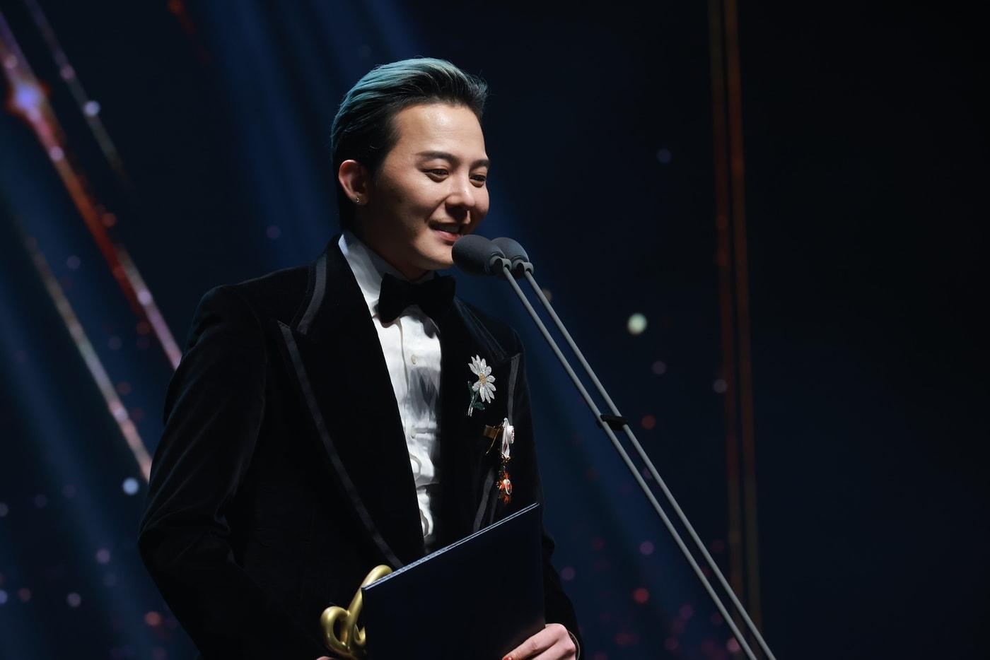 그룹 빅뱅의 지드래곤이 23일 오후 서울 중구 국립극장 해오름극장에서 열린 \'2025 대한민국 대중문화예술상 시상식\'에서 옥관문화훈장을 받고 수상소감을 밝히고 있다. / 사진제공=한국콘텐츠진흥원 ⓒ News1 안태현 기자