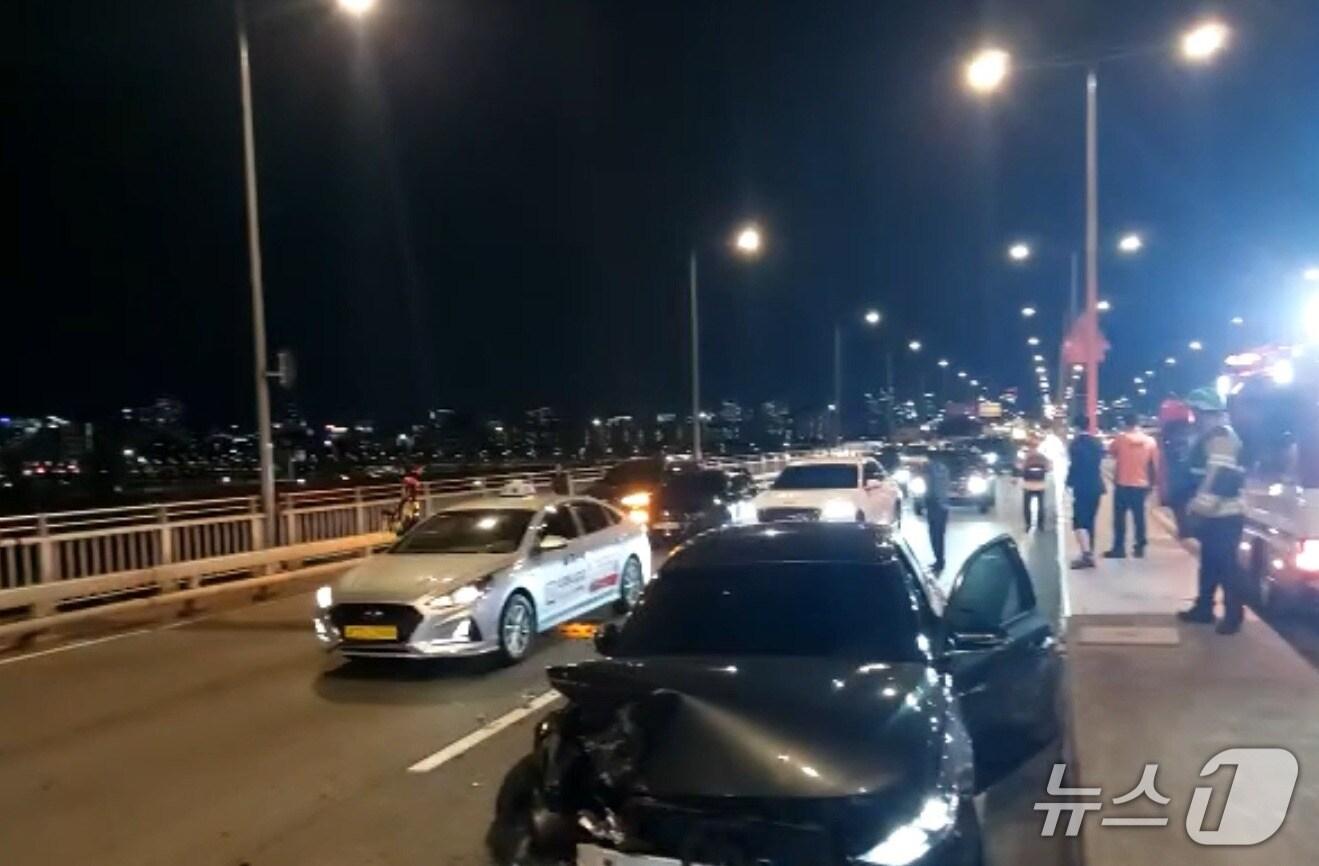 본문 이미지 - 성수대교에서 발생한 5중 추돌 사고 현장/성동소방서 제공