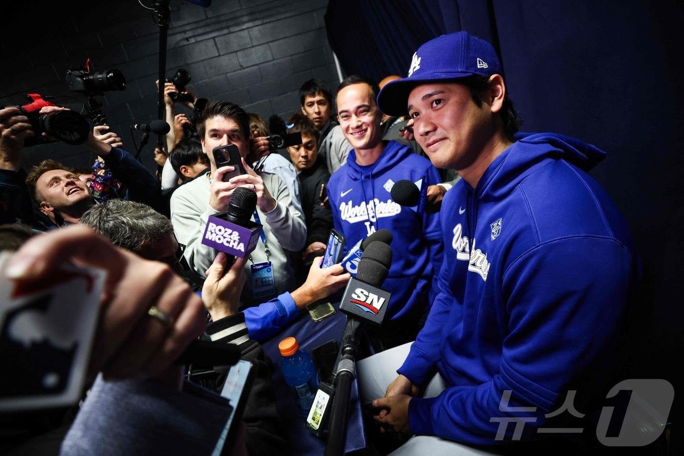 인터뷰 중인 오타니 쇼헤이. ⓒ AFP=뉴스1