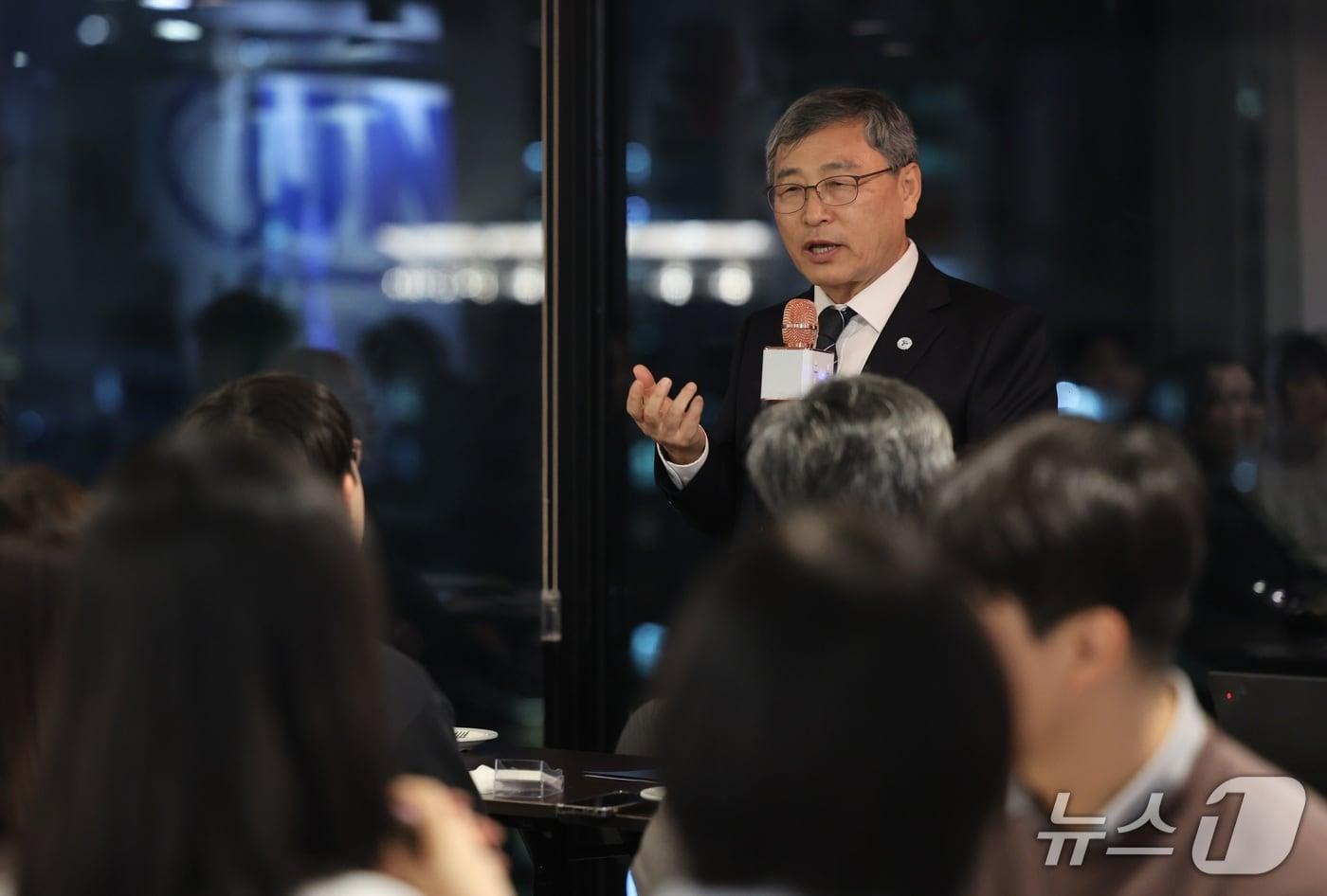 정근식 서울시교육감이 지난 23일 서울 종로구 한 식당에서 열린 취임 1주년 간담회에서 말하고 있다.&#40;서울시교육청 제공&#41;