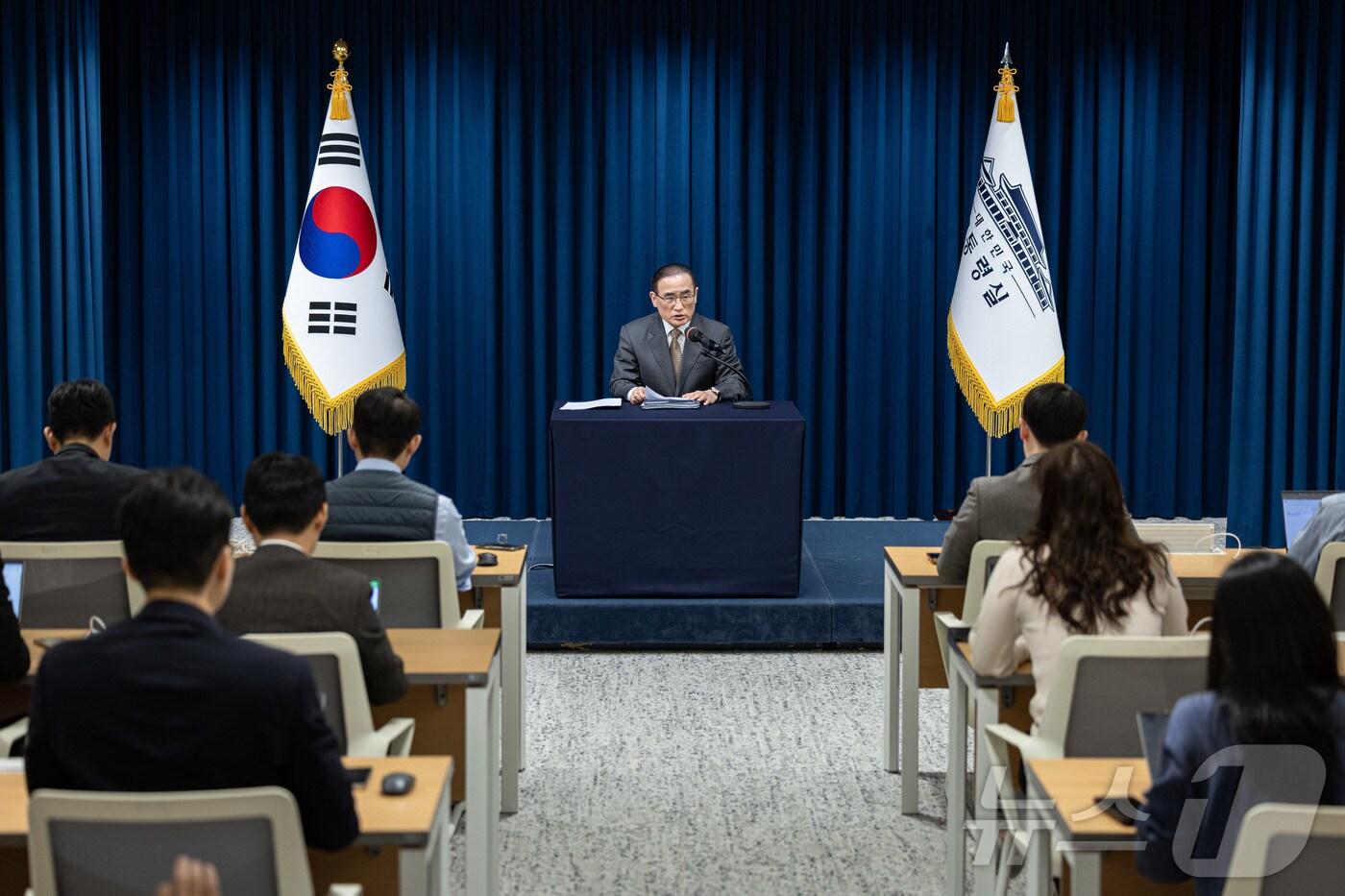 위성락 국가안보실장이 24일 서울 용산 대통령실 청사에서 이재명 대통령의 ASEAN 순방 및 APEC 정상회의 일정 관련 브리핑을 하고 있다. 2025.10.24/뉴스1 ⓒ News1 이재명 기자