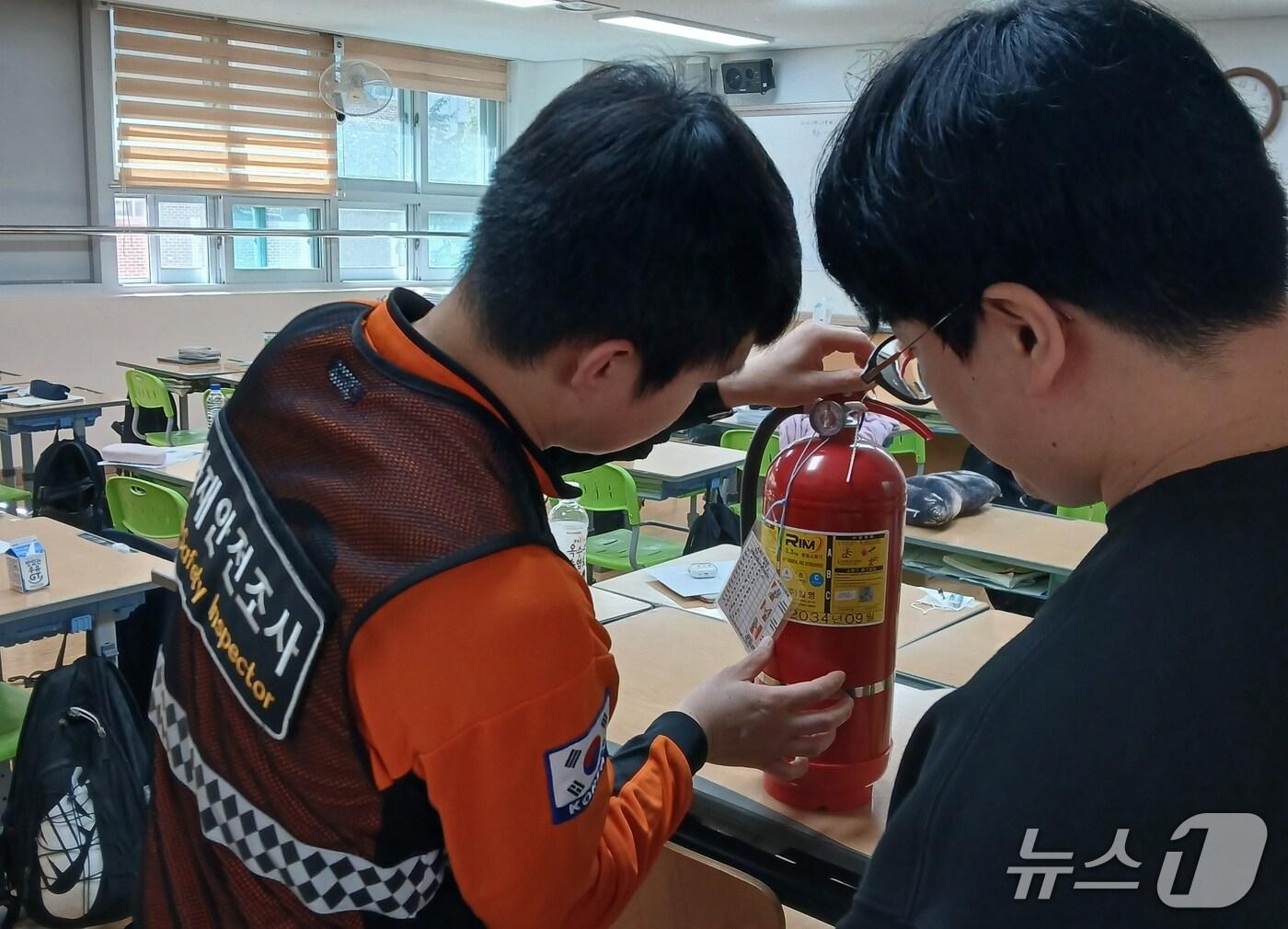본문 이미지 - 전북소방본부 수능 시험장 화재안전조사 사진.&#40;전북소방 제공. 재판매 및 DB금지&#41;