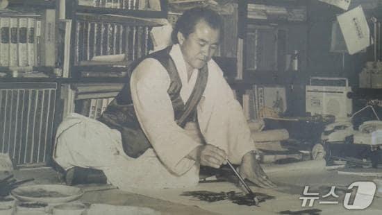 본문 이미지 - 백포 곽남배화백의 생전 모습&#40;진도군 제공, 재판매 및 DB 금지&#41;/뉴스1 