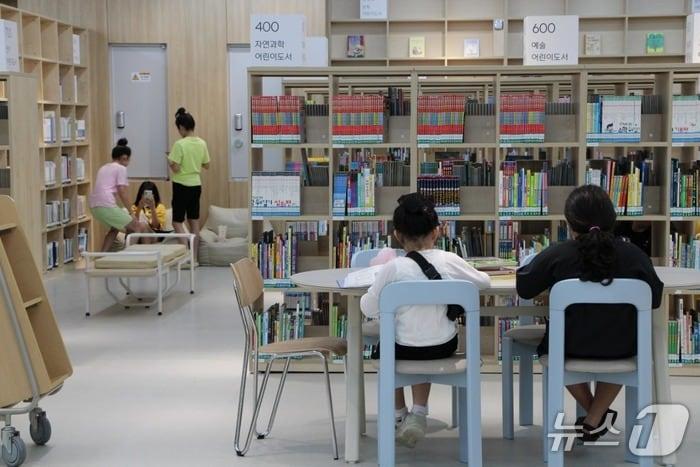 본문 이미지 - 옥천 가양도서관 내부&#40;옥천군 제공. 재판매 및 DB금지&#41; /뉴스1 