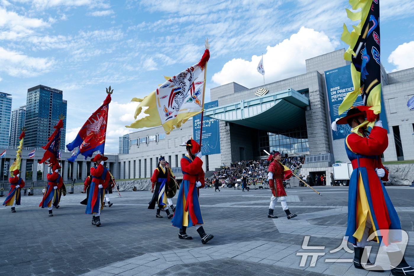 본문 이미지 - 지난해 서울 용산구 전쟁기념관 평화광장에서 열린 2025 유엔참전기념행사 모습. 2025.10.24 ⓒ 뉴스1 박정호 기자