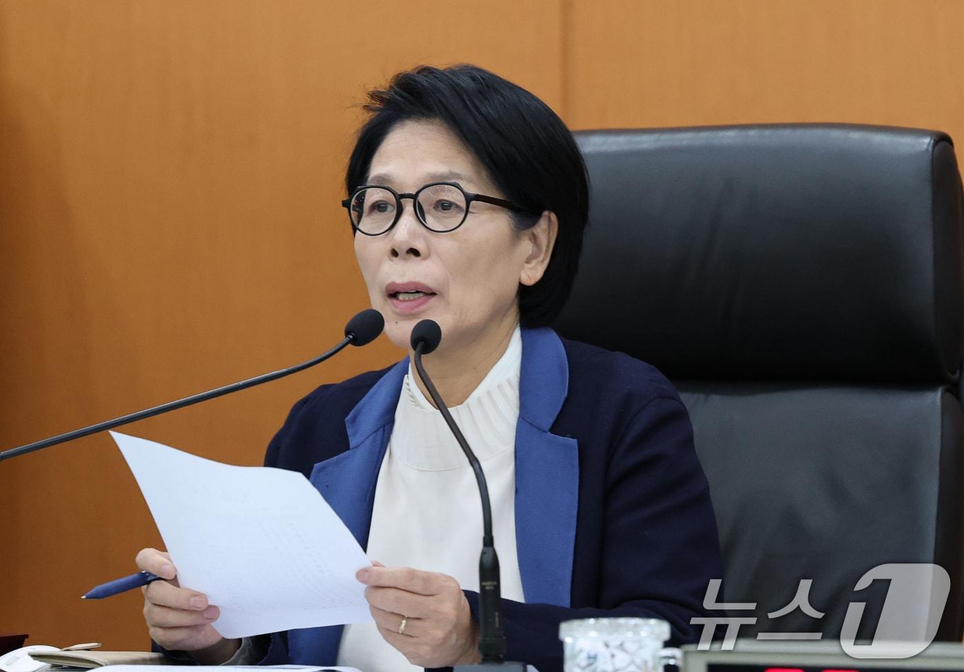 최민희 더불어민주당 의원이 24일 대전 한국전자통신연구원&#40;ETRI&#41;에서 열린 국회 과학기술정보방송통신위원회 국정감사를 주재하고 있다. 2025.10.24/뉴스1 ⓒ News1 김기태 기자