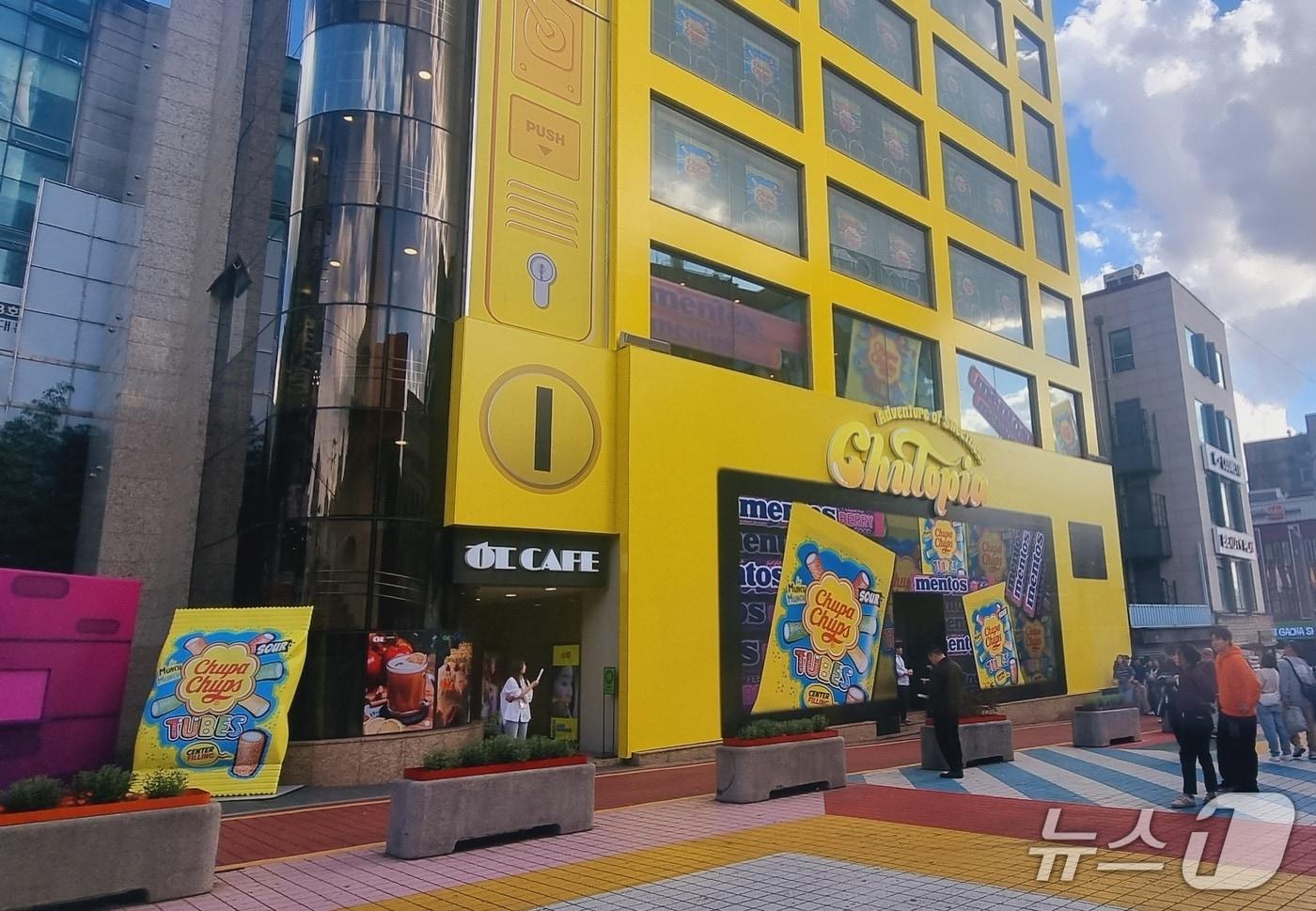 24일 서울 마포구 홍대스퀘어에  츄파춥스·멘토스 팝업스토어 &#39;츄토피아&#39;가  열리고 있다. / 뉴스1  박혜연 기자 ⓒ News1