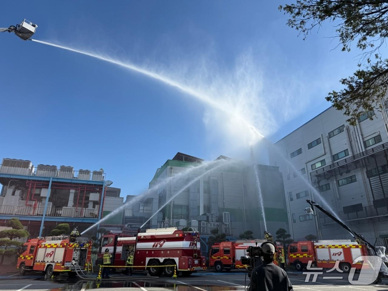 본문 이미지 - 아산시 경보제약 공장에서 실시된 '재난대응 안전한국훈련' 모습.(아산시청 제공. 재판매 및 DB금지)