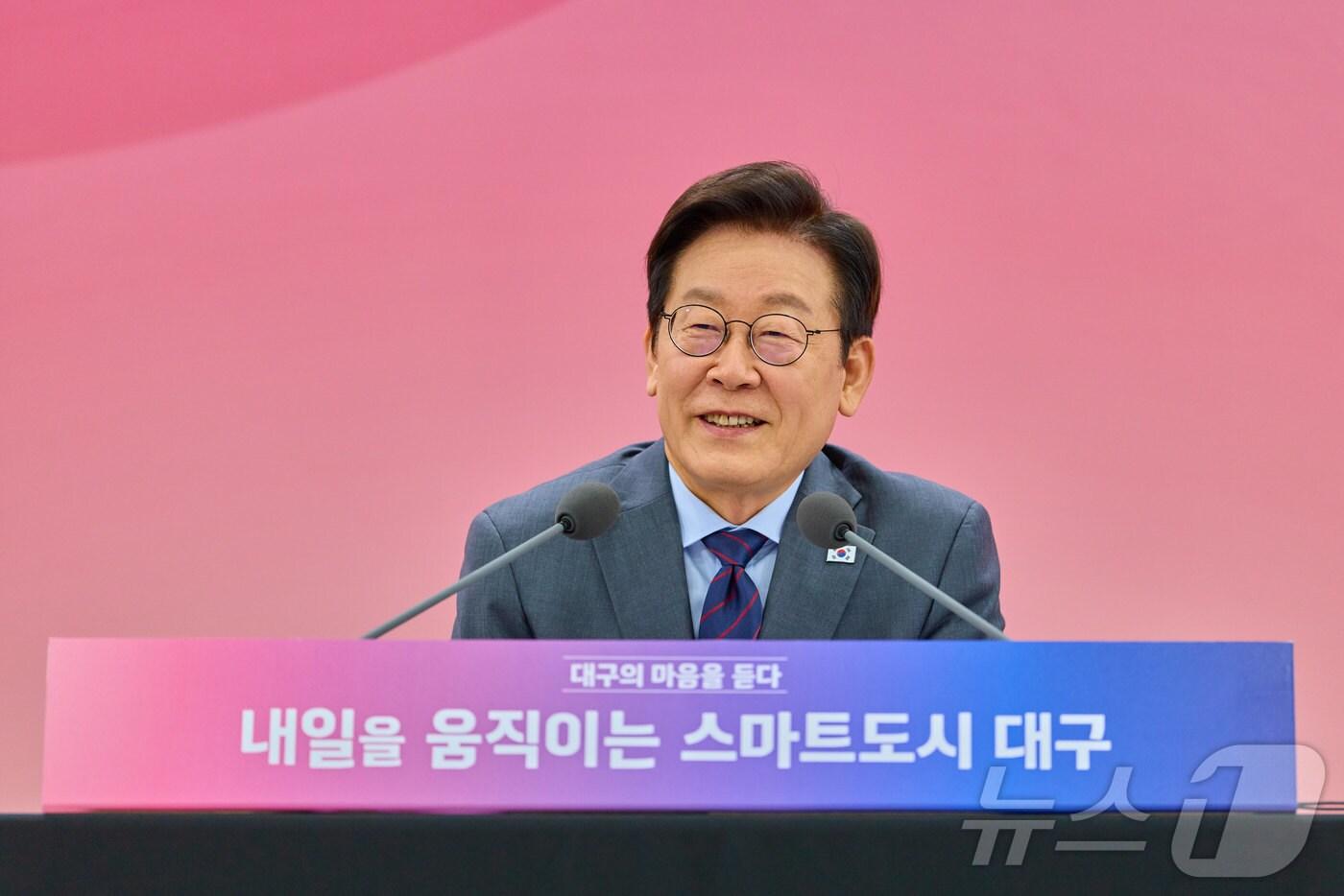 이재명 대통령이 24일 대구광역시 북구 엑스코에서 열린 '대구의 마음을 듣다' 타운홀 미팅에서 발언하고 있다. (대통령실 제공. 재판매 및 DB 금지) 2025.10.24/뉴스1 ⓒ News1 이재명 기자