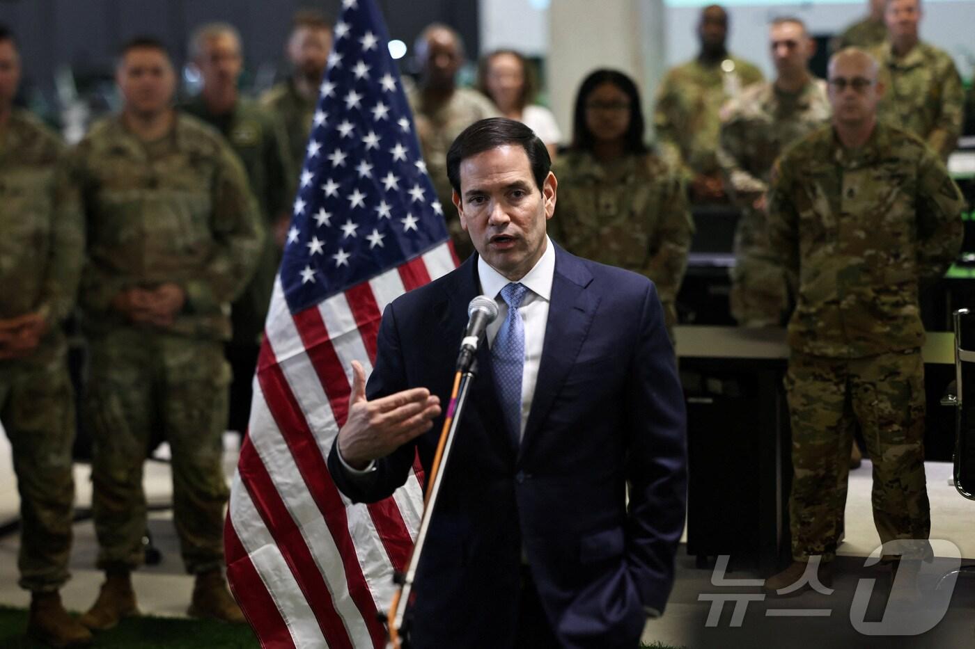 마코 루비오 미국 국무장관이 24일&#40;현지시간&#41; 이스라엘 남부의 민군조정센터를 방문해 연설하고 있다. 2025.10.24./뉴스1 ⓒ 로이터=뉴스1 ⓒ News1 이창규 기자