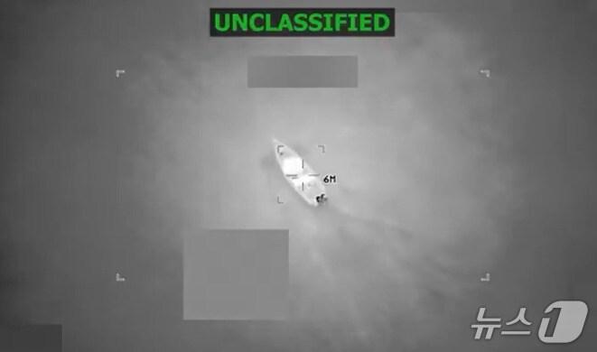 본문 이미지 - 피트 헤그세스 미국 국방장관이 24일&#40;현지시간&#41; 카리브해에서 마약 밀수선을 공격해서 마약 테러리스트 6명을 사살했다고 밝혔다. &#40;출처=엑스&#41; 2025.10.24./뉴스1