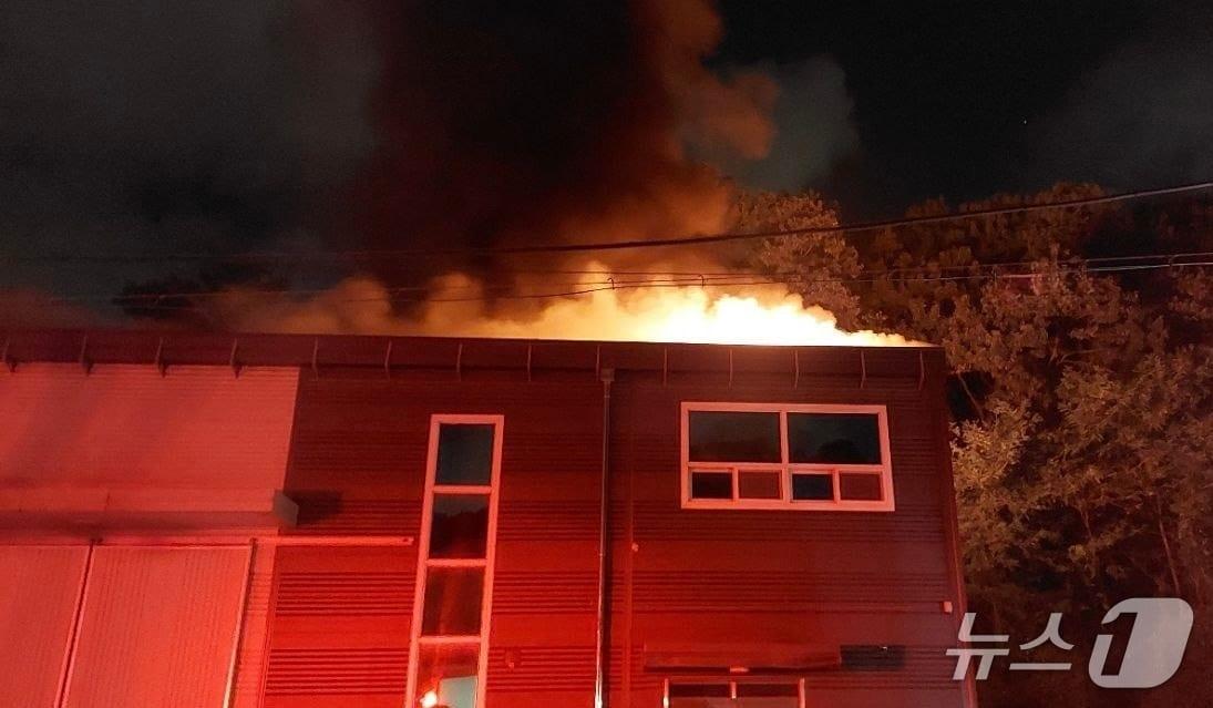 본문 이미지 - 화재 현장. &#40;경기도소방재난본부 제공. 재판매 및 DB 금지&#41; 2025.10.25/뉴스1