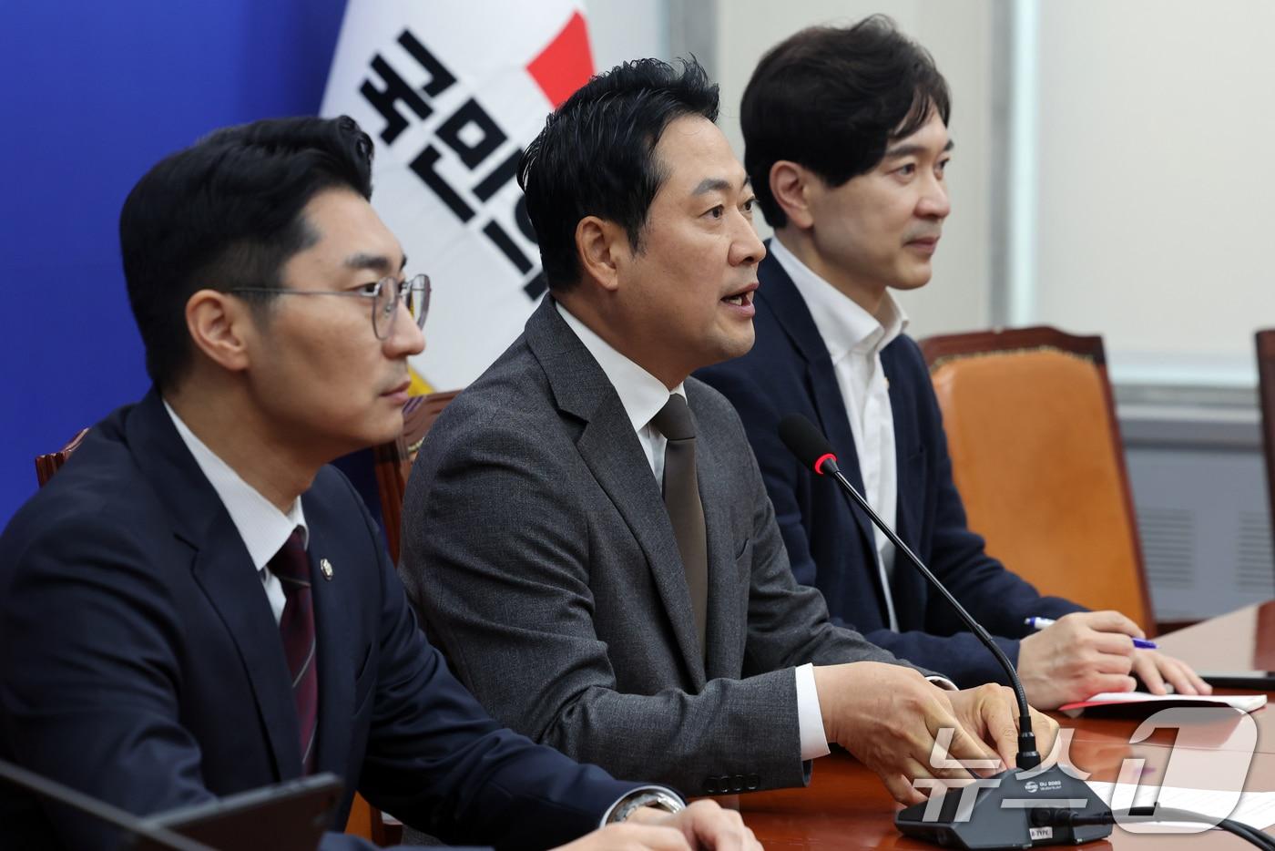 장동혁 국민의힘 대표가 25일 오전 서울 영등포구 여의도 국회에서 열린 기자간담회에서 모두발언을 하고 있다. 2025.10.25/뉴스1 ⓒ News1 황기선 기자