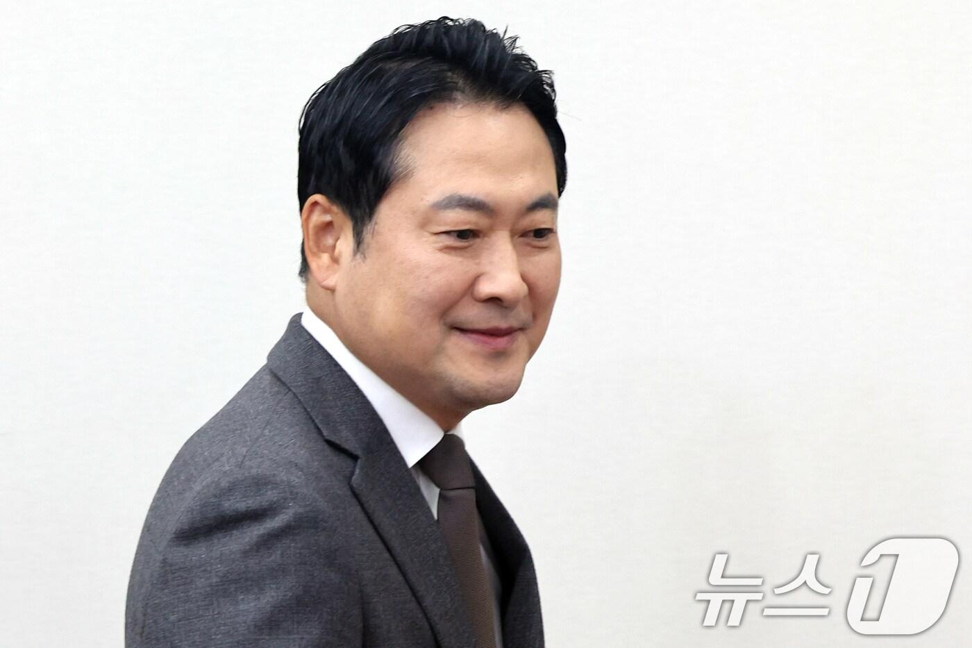 장동혁 국민의힘 대표가 25일 오전 서울 영등포구 여의도 국회에서 열린 기자간담회에 입장하고 있다. 2025.10.25/뉴스1 ⓒ News1 황기선 기자