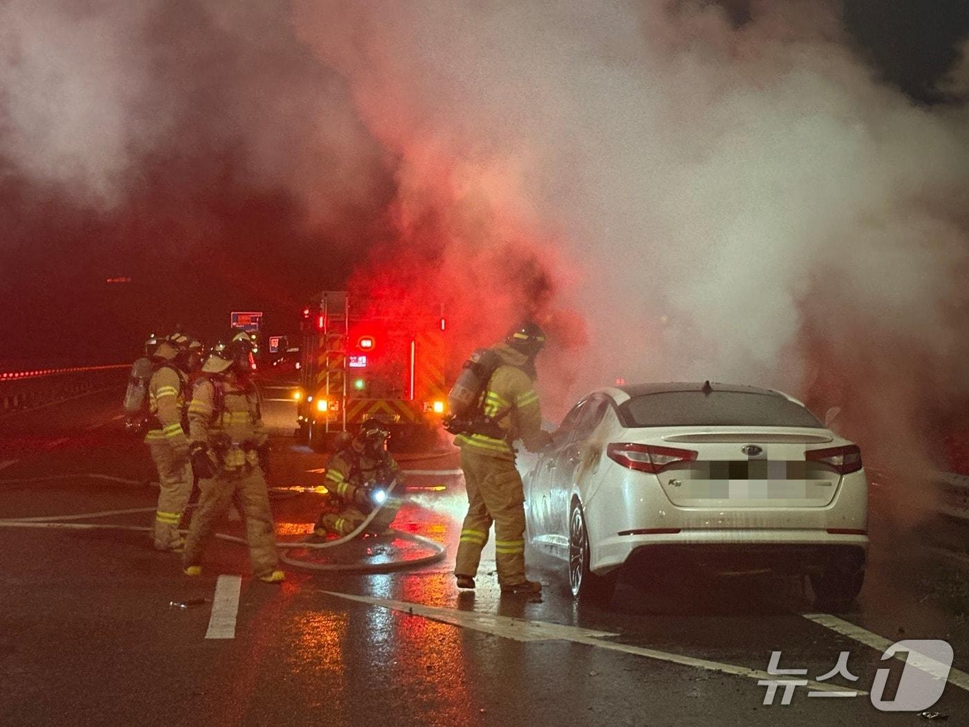 본문 이미지 - 김제시 백구면 차량화재 현장.(전북소방 제공. 재판매 및 DB금지)