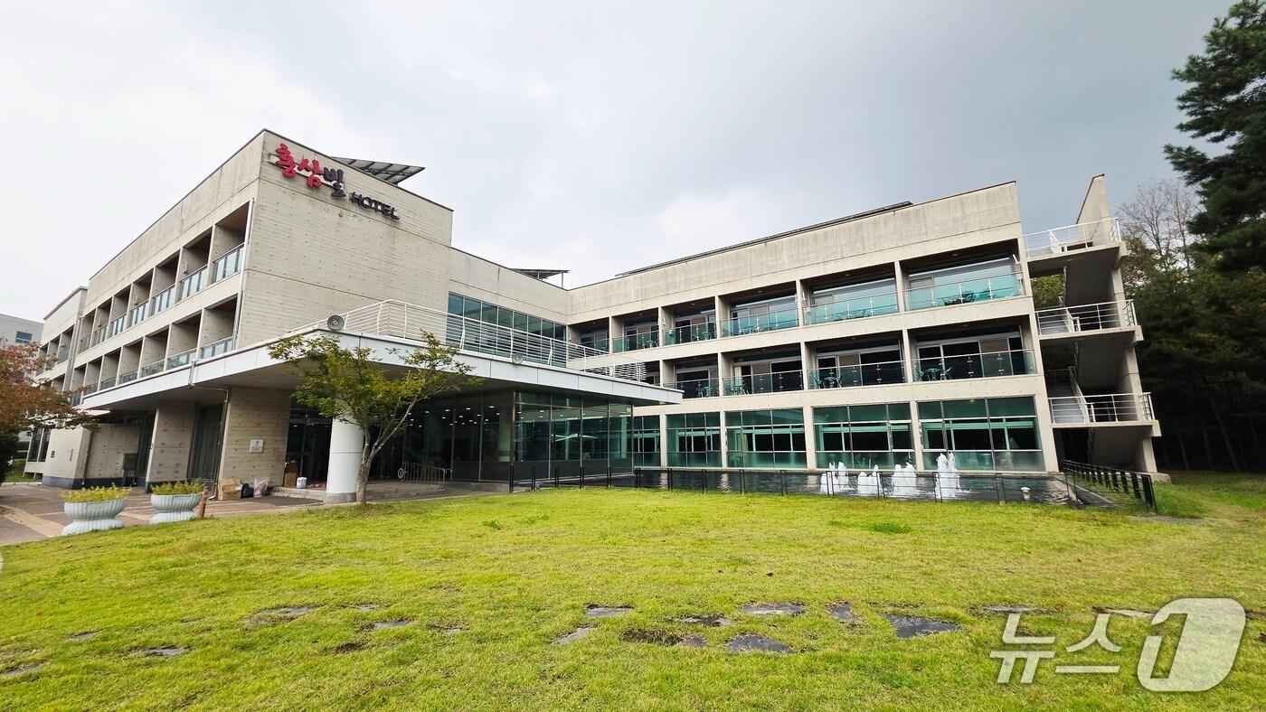 전북 진안군 명품 숙박시설인 '홍삼빌'이 4개월간의 새 단장을 마치고 재개장했다.(진안군제공. 재판매 및 DB금지)2025.10.25/뉴스1