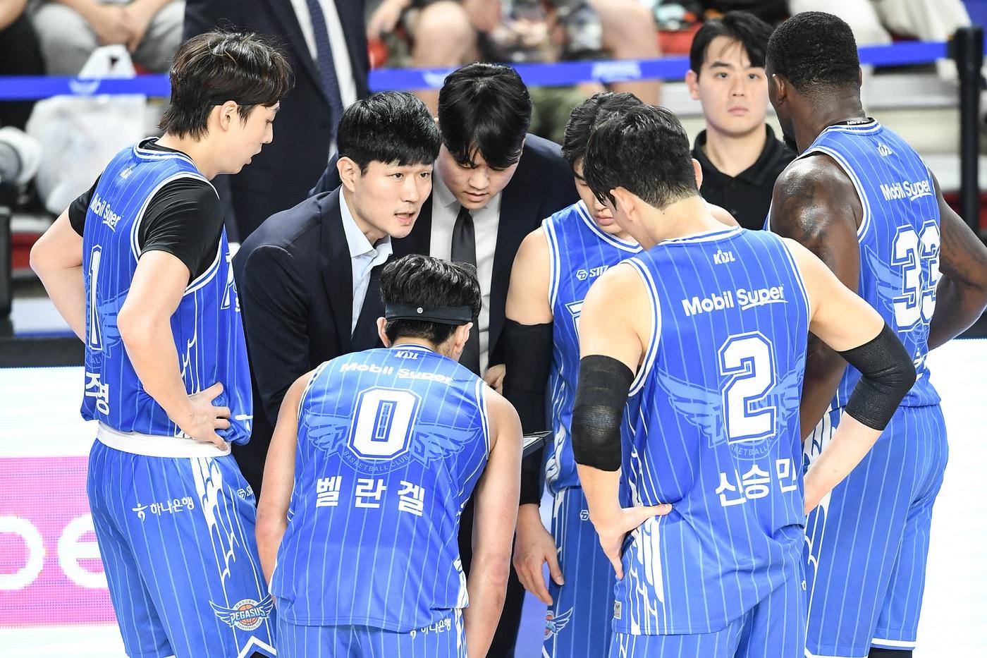 프로농구 대구 한국가스공사가 25일 부산 KCC에 61-71로 졌고, 개막 8연패 부진에 빠졌다. &#40;KBL 제공&#41;