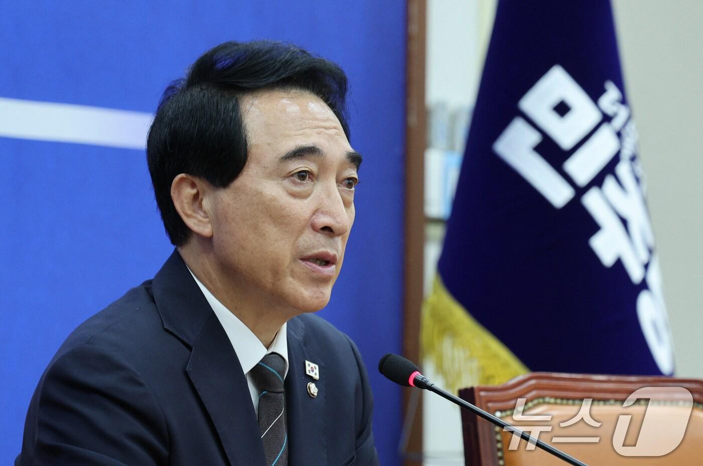 박수현 더불어민주당 수석대변인이 지난 26일 서울 여의도 국회에서 현안 관련 기자간담회를 하고 있다. 2025.10.26/뉴스1 ⓒ News1 신웅수 기자