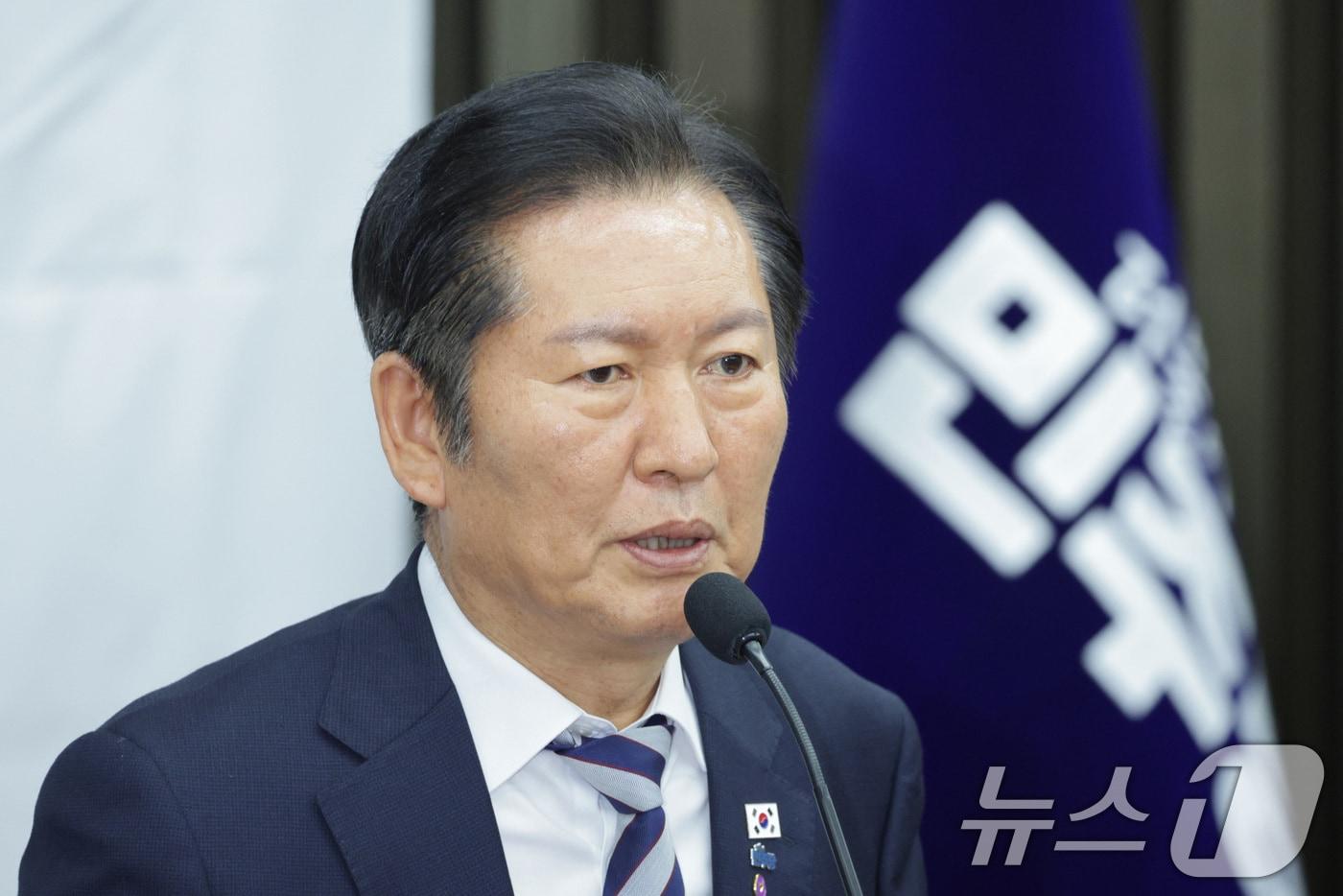 정청래 더불어민주당 대표가 26일 서울 여의도 국회에서 열린 의원총회에서 발언하고 있다. 2025.10.26/뉴스1 ⓒ News1 신웅수 기자