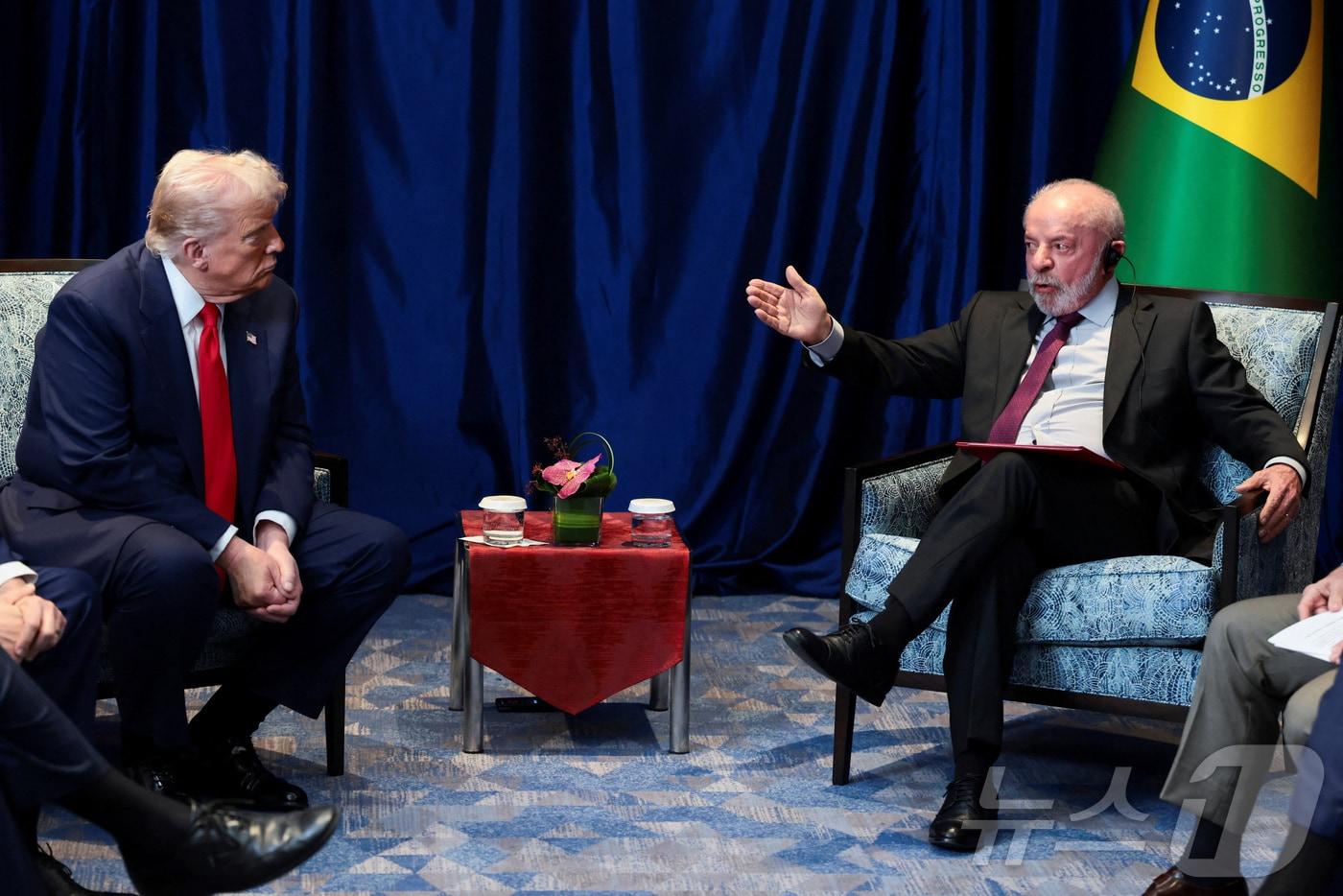말레이시아 쿠알라룸푸르에서 열린 제47차 동남아시아국가연합&#40;ASEAN아세안&#41; 정상회의 참석을 계기로 26일 도널드 트럼프 미국 대통령&#40;사진 좌측&#41;과 루이스 이나시우 룰라 다시우바 브라질 대통령이 회담하고 있다. 2025.10.26 ⓒ 로이터=뉴스1 ⓒ News1 최종일 선임기자