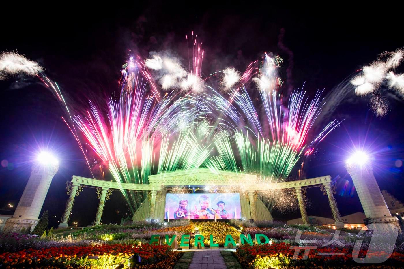 케이팝 데몬 헌터스 테마존 및 불꽃쇼(에버랜드 제공) 