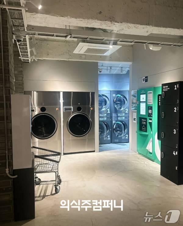 본문 이미지 - 무인 스마트 세탁소 런드리24 매장에 설치된 LG전자 상업용 콤보 세탁·건조기&#40;의식주컴퍼니 제공&#41;