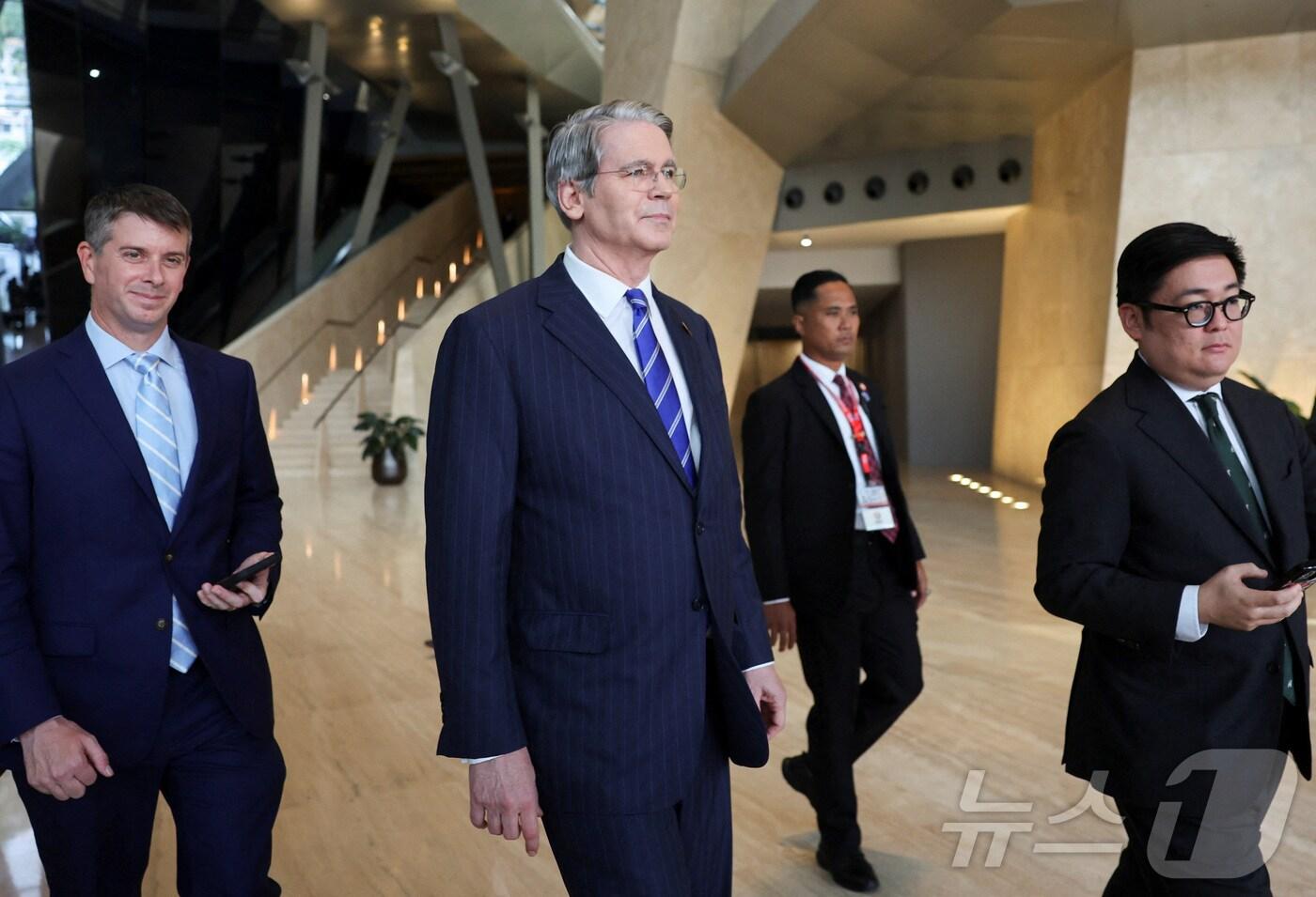 26일&#40;현지시간&#41; 스콧 베선트 미국 재무장관이 말레이시아 쿠알라룸푸르에서 중국과의 무역협상을 마치고 협상장을 떠나고 있다. 2025.10.26 ⓒ 로이터=뉴스1 ⓒ News1 김지완 기자