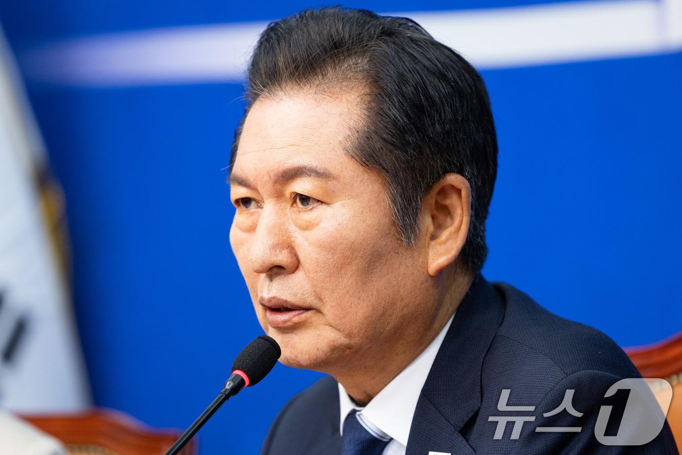 정청래 더불어민주당 대표가 27일 서울 여의도 국회에서 열린 최고위원회의에서 모두 발언을 하고 있다. 2025.10.27/뉴스1 ⓒ News1 유승관 기자