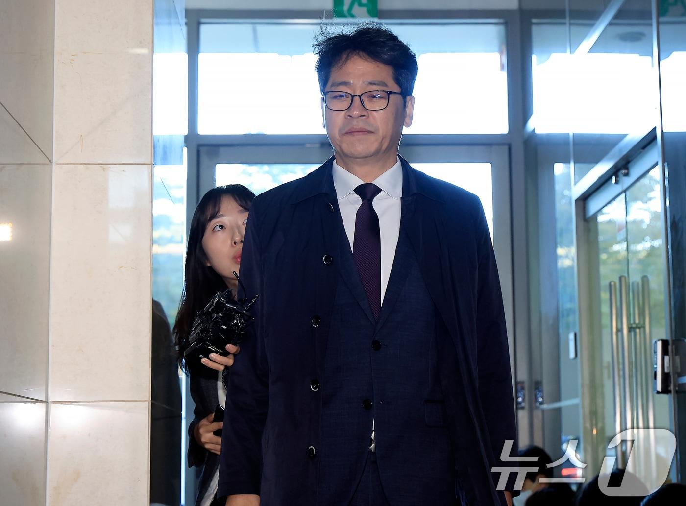 본문 이미지 - 박석일 전 고위공직자범죄수사처(공수처) 수사3부장이 27일 오전 서울시 서초구 순직해병특검팀(특별검사 이명현)에 피의자 신분으로 소환조사에 출석하고 있다. ⓒ News1 박정호 기자