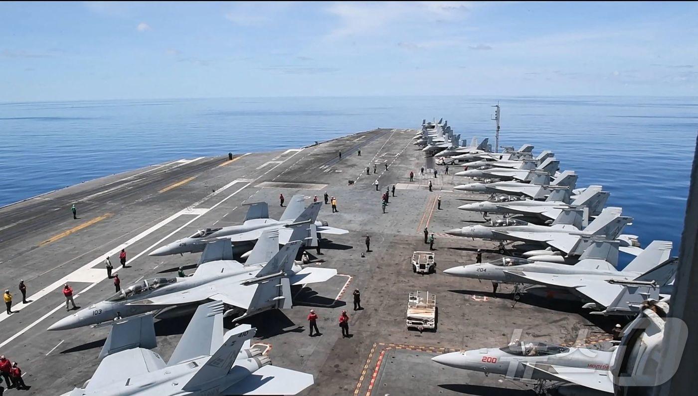 지난 5월 28일 남중국해에서 항공작전을 수행 중인 미 해군 항공모함 니미츠함의 모습.2025.05.28.&lt;자료사진&gt; ⓒ AFP=뉴스1