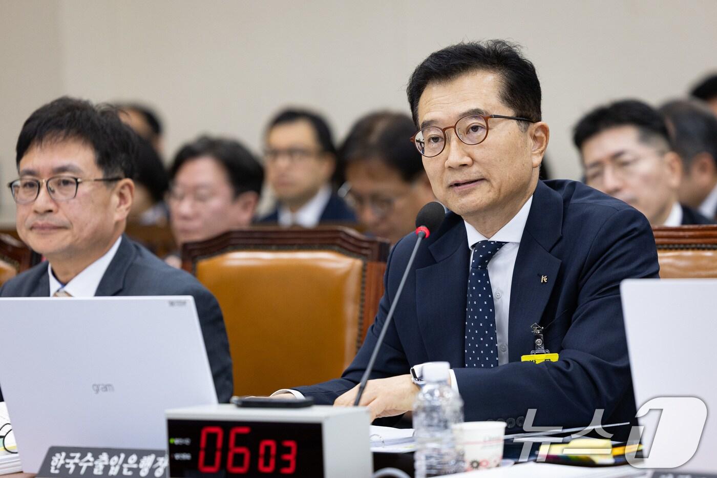 안종혁 한국수출입은행장 직무대행이 27일 서울 여의도 국회에서 열린 기획재정위원회의 한국수출입은행 등에 대한 국정감사에서 의원 질의에 답하고 있다. 2025.10.27/뉴스1 ⓒ News1 유승관 기자