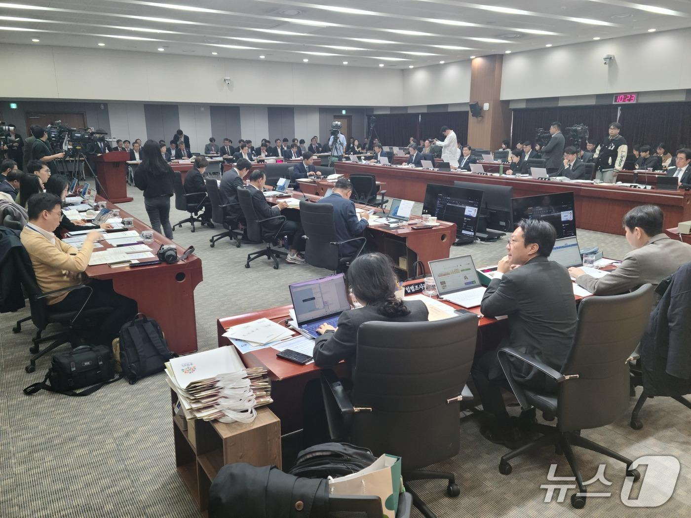 본문 이미지 - 국회 행정안전위원회 충남도청 국감 현장.2025.10.27/뉴스1