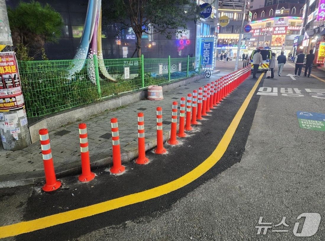 본문 이미지 - 부천역 일대 설치된 시선유도봉(경기 부천시 제공.재판매 및 DB금지)