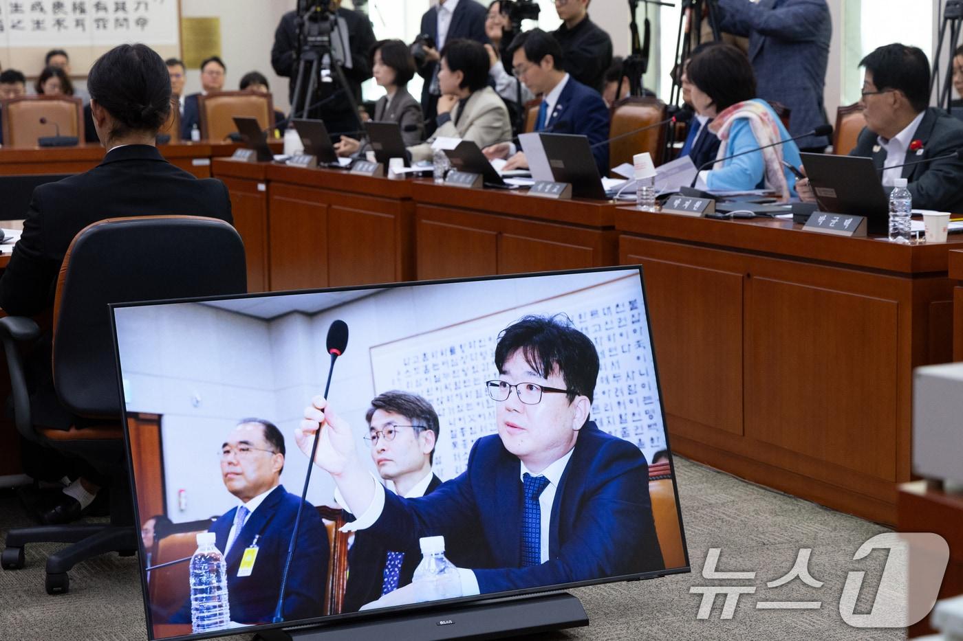 본문 이미지 - 27일 서울 여의도 국회에서 열린 법제사법위원회 대검찰청 등에 대한 국정감사에서 서영교 더불어민주당 의원 질의 화면이 보이고 있다. 2025.10.27/뉴스1 ⓒ News1 이승배 기자